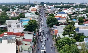 Ùn tắc 3 km trước phà Cát Lái